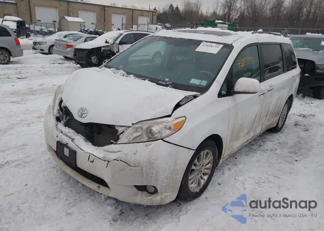 2014 Toyota Sienna Xle V6 8 Passenger z USA, uszkodzony, nr VIN 5TDYK3DC2ES479691